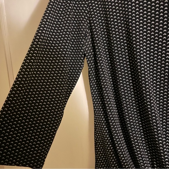Candie's Black and White Chevron Patterned Top Blouse with Rouched Hem Size M - Picture 5 of 9